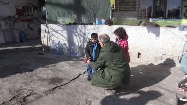 ESKİŞEHİR - Eşini kaybeden baba ömrünü çocuklarına adadı