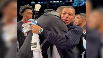 Mbappé ovationné lors d'un match de NBA entre Brooklyn et San Antonio