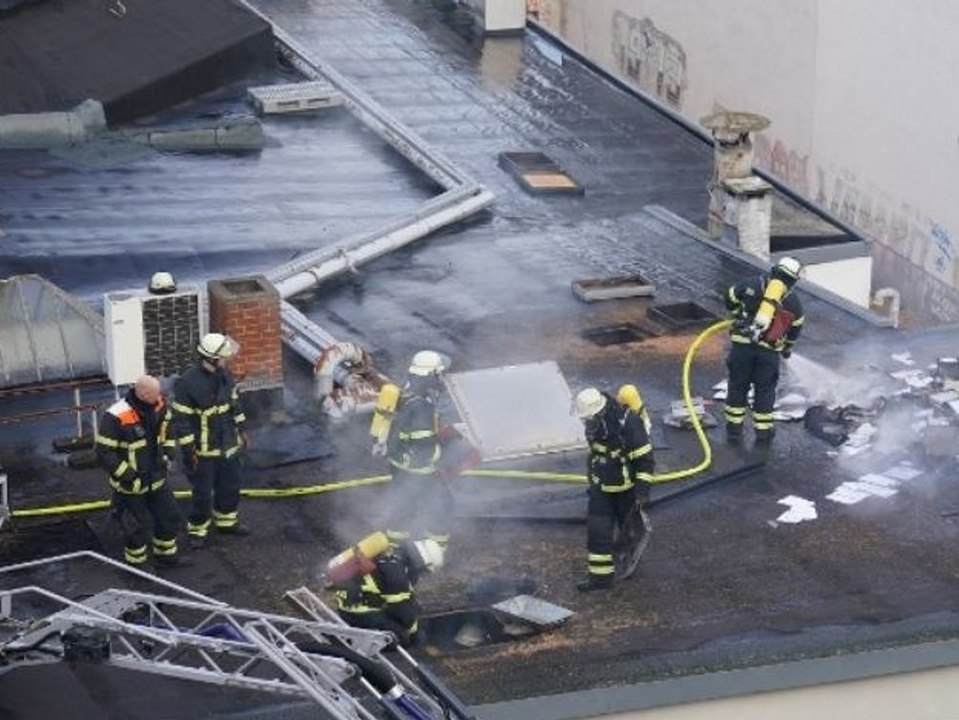 Hamburgs Kulttheater 'Schmidts Tivoli' brennt