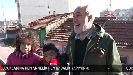 ÇOCUKLARINA HEM ANNELİK HEM BABALIK YAPIYOR-O