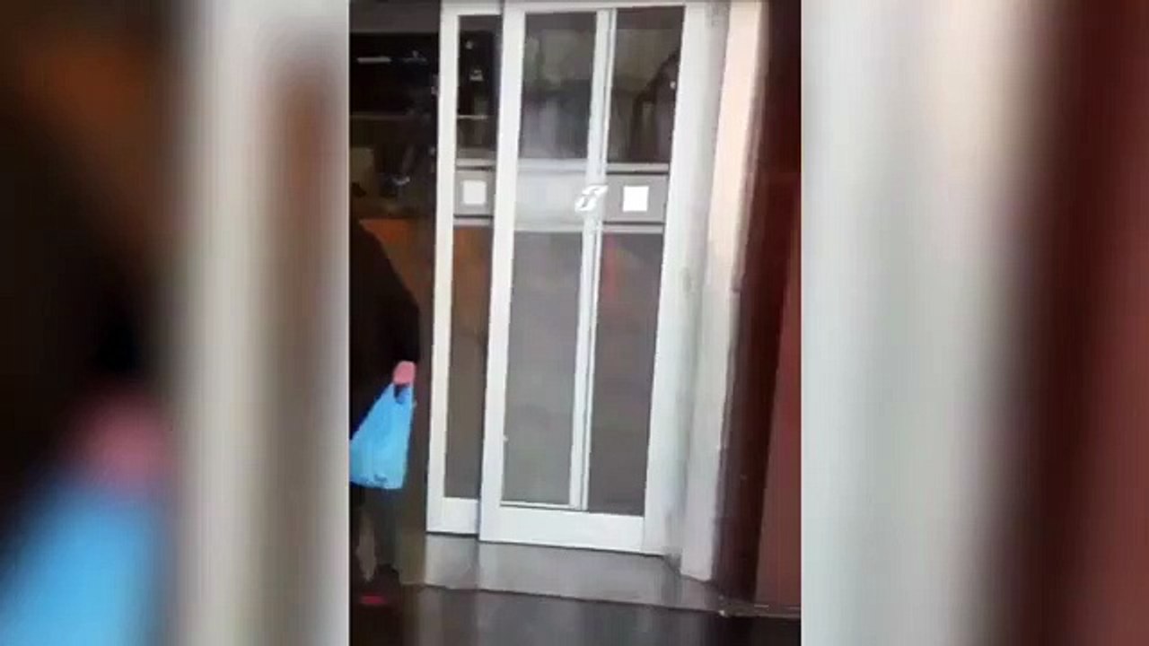 Roma, turista accoltellata: ecco il volto dell'aggressore. È un clochard polacco