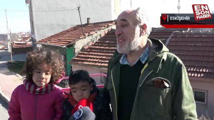Eskişehir'de çocuklarına hem annelik hem babalık yapıyor
