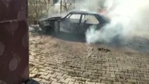 Park halindeyken yanan otomobil kullanılamaz hale geldi