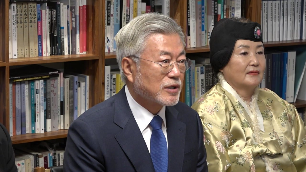 文 "소통하지 않는 정치는 위험...국민 힘들게 해" / YTN