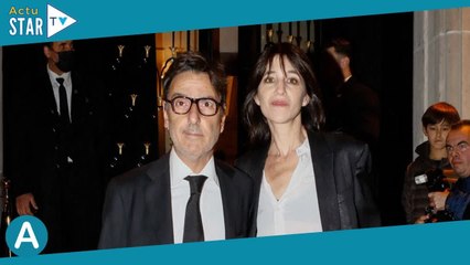 Charlotte Gainsbourg et Yvan Attal : leur fille Alice, ventre à l'air et bijoux de corps... Son chér