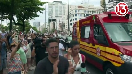 Miles de seguidores acompañan a Pelé hacia su descanso eterno en Santos