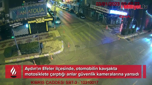 Otomobil ile motosikletin kavşakta çarpışma anı kamerada