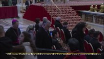El ultraconservador Viktor Orbán visita la capilla ardiente de Benedicto XVI