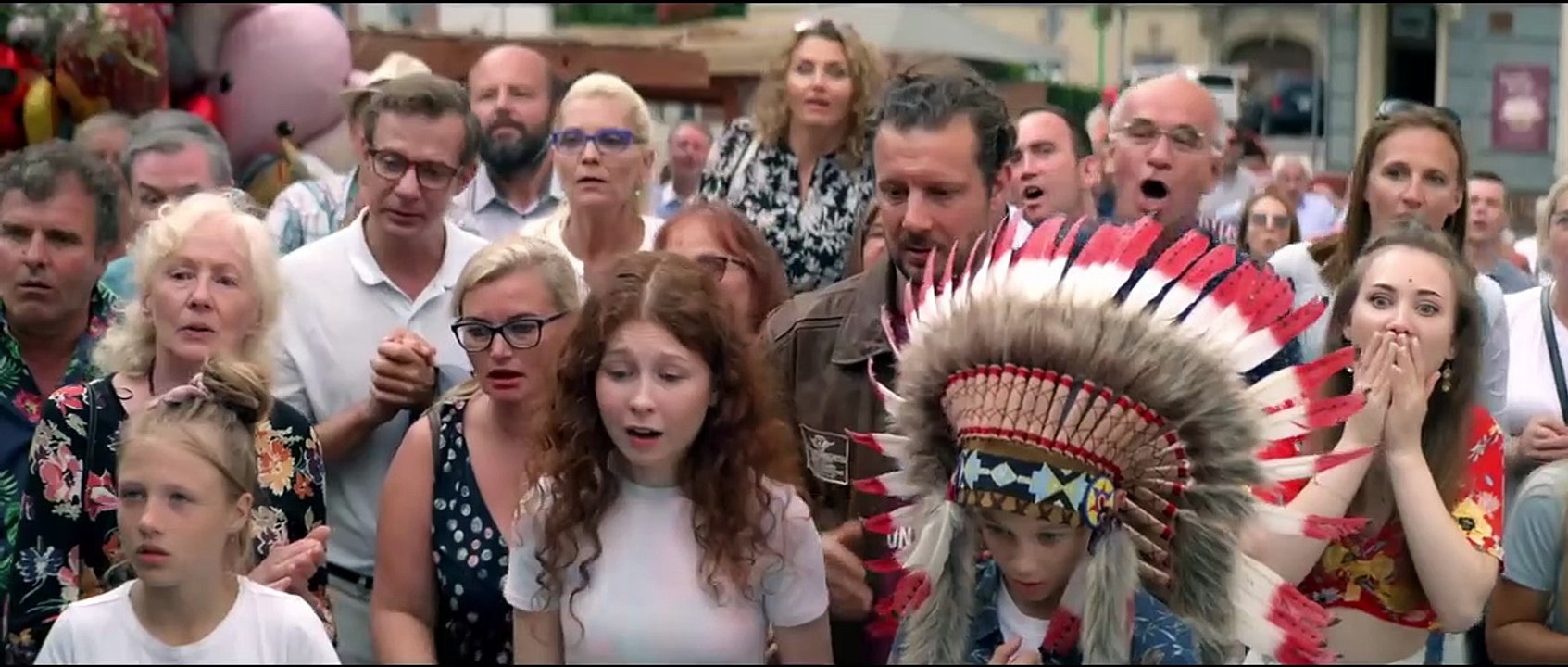 Miłość jest blisko Bande-annonce (EN)