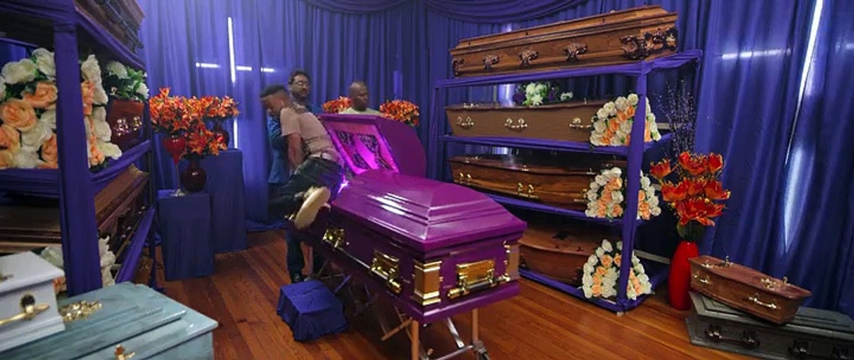 How to Ruin Christmas - Se2 - Ep03 - Where's Tumi HD Watch