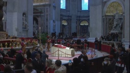 Benedicto XVI tendrá un funeral papal pero con "adaptaciones"