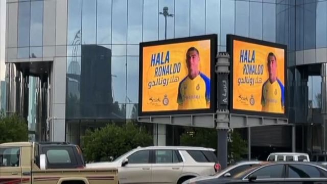 Comincia la nuova vita saudita di Ronaldo accolto a Riad