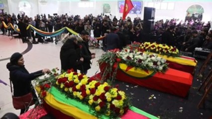 Miles de kurdos en el funeral a las víctimas de un asesinato racista en París