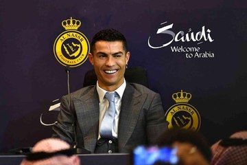 Cristiano Ronaldo, görkemli törenle Al Nassr'a imza attı