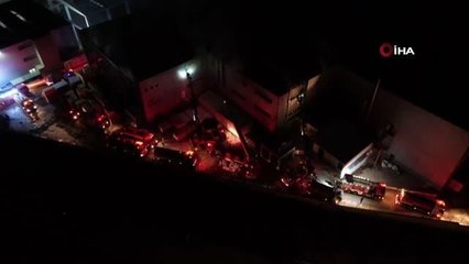 Tekstil fabrikasında korkutan yangın: İtfaiye müdahalesi havadan görüntülendi