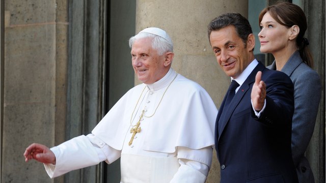 GALA VIDÉO - Mort de Benoît XVI : Carla Bruni, touchée, lui rend un vibrant hommage