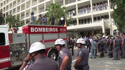 Pelé é sepultado em Santos