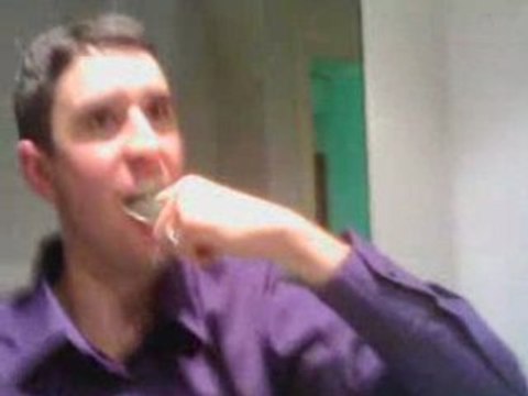 Pimouss se brosse les dents,sans brosse...