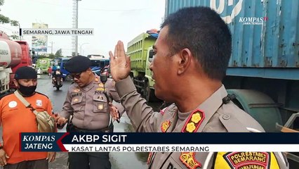 Terjebak Banjir di Pantura Kaligawe, Sopir Truk Pasrah