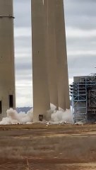 La démolition explosive détruit plus que prévu