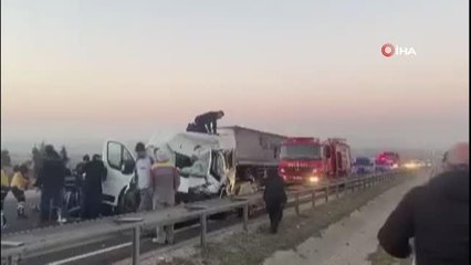 Başkentte servis minibüsleri çarpıştı: 2'si ağır 25 yaralı