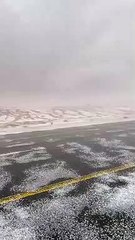 لوحة فنية اجتذبت هواة الطقس والرحلات البرية.. بياض الثلج يكسو "جلعب تيماء".. "فيديو"