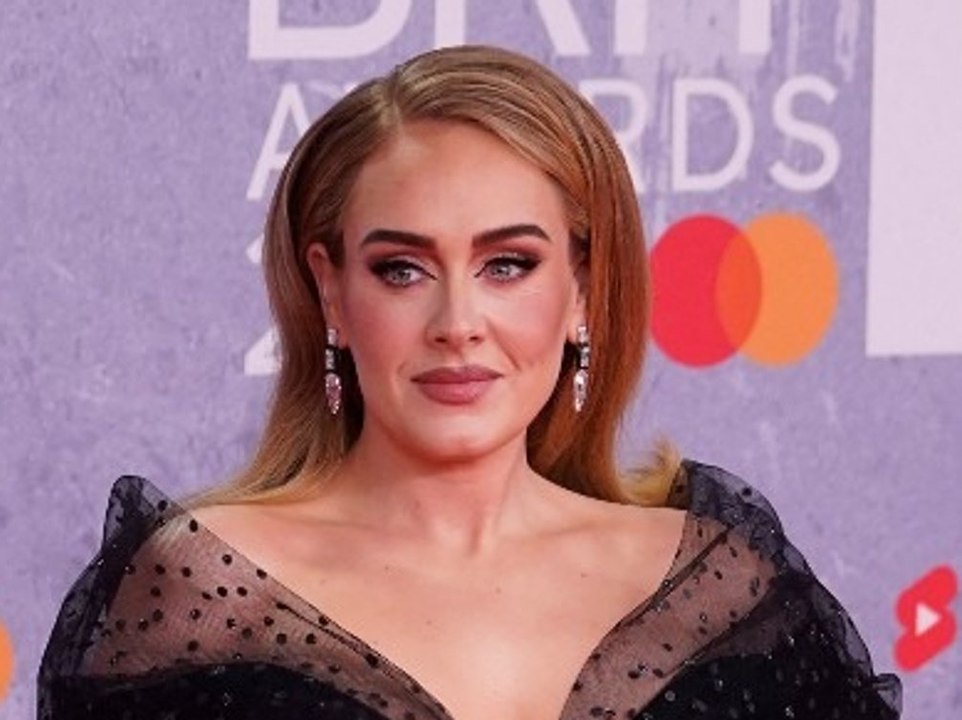 "Zurzeit muss ich watscheln": Adele hat mit Rückenschmerzen zu kämpfen