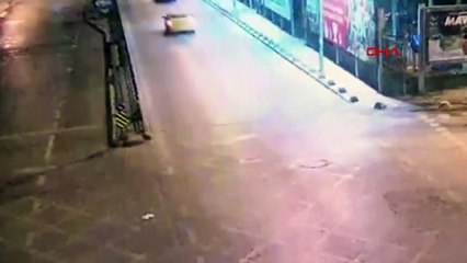 Kadıköy'de taksici saldırısı: İki kadını takibe alıp arkadan çarptı