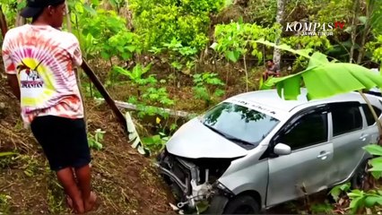 Diduga Mengantuk, Minibus Terjun Bebas ke Jurang Raya Madiun-Ponorogo