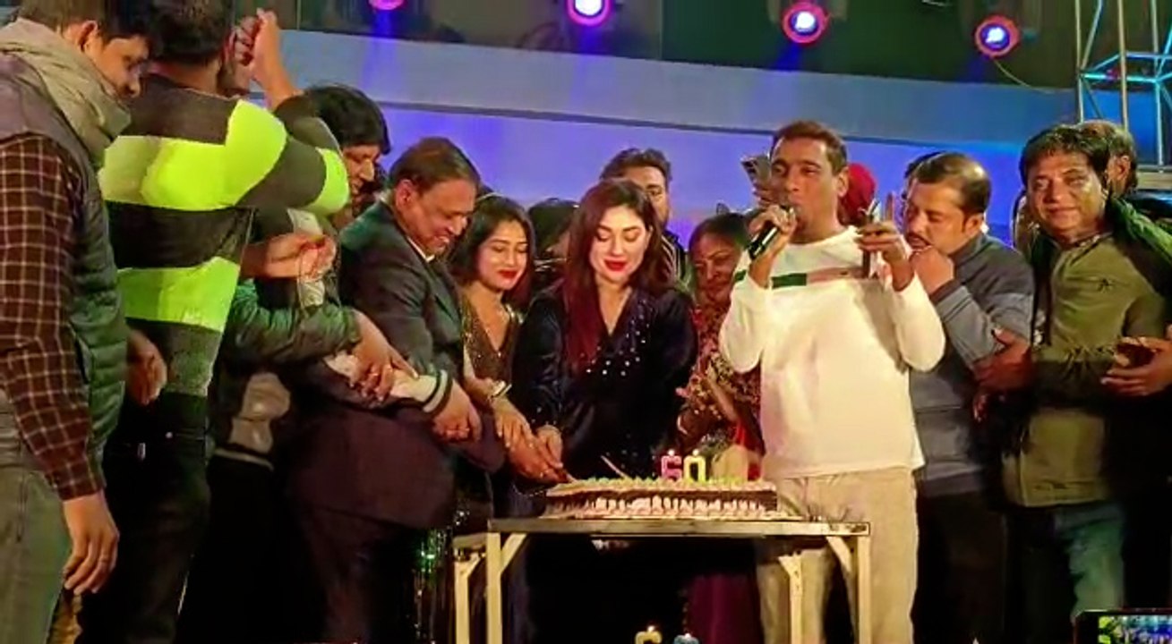 দশ লক্ষ টাকা খরচ করে কেক কেটে জন্মদিন পালন তৃণমূল বিধায়কের!হইচই রাজ্যজুড়ে    | Oneindia Bengali