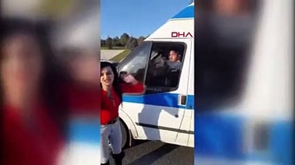 Kadın sürücü ortalığı birbirine katıp ambulans şoförünü bıçakladı