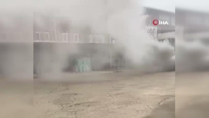 Seyir halindeki otomobil alev alev yandı