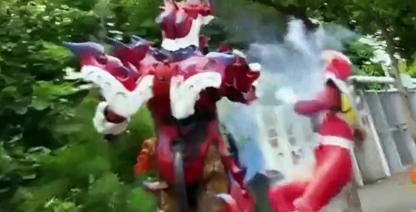 Power Rangers Dino Super Charge Power Rangers Dino Super Charge E004 A Date with Danger