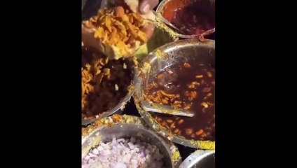 Hindistan'ın hijyensiz sokak yemekleri sosyal medyada gündem oldu