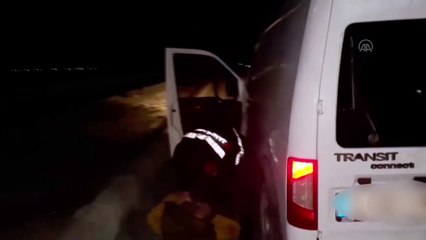 Iğdır'da göçmen kılığına giren jandarma, kaçakçıları suçüstü yakaladı