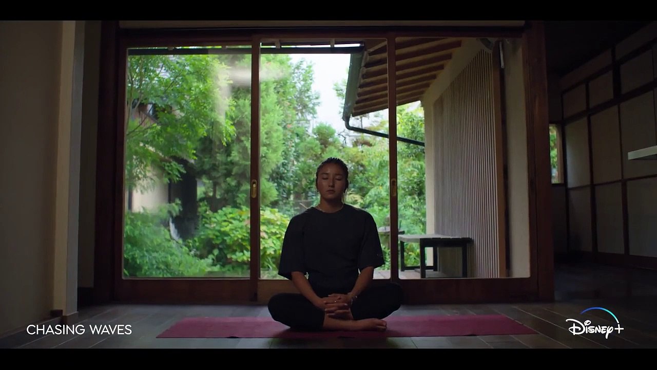 Chasing Waves Trailer OV