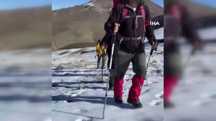 Kelespi Dağı'na tırmanan dağcılar, Urartu yapılarına rastladı