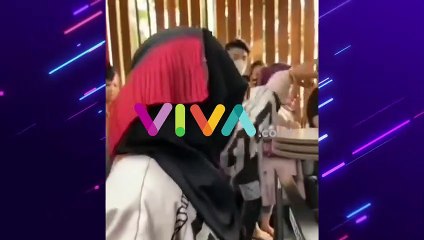 Emak-emak Cekcok di Karen's Diner: BELAGU LO, GUE JUGA BOS!