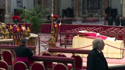 El Papa: "Quisiera que nos uniéramos a quienes rinden homenaje a Benedicto XVI"