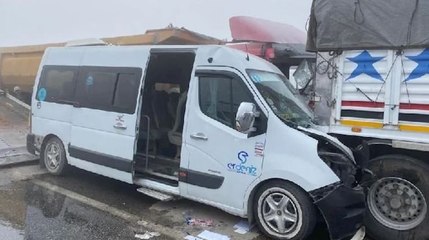 Sis zincirleme kazaya neden oldu: 20 yaralı