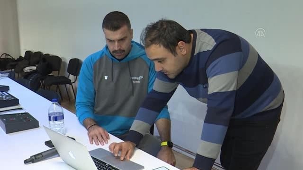 Türk Telekom Basketbol Takımı Başantrenörü Erdem Can, AA'nın "Yılın Fotoğrafları" oylamasına katıldı