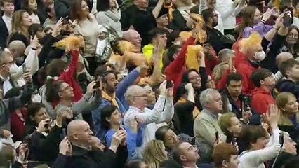 Antes de audiência geral, Francisco presta homenagens a Bento XVI