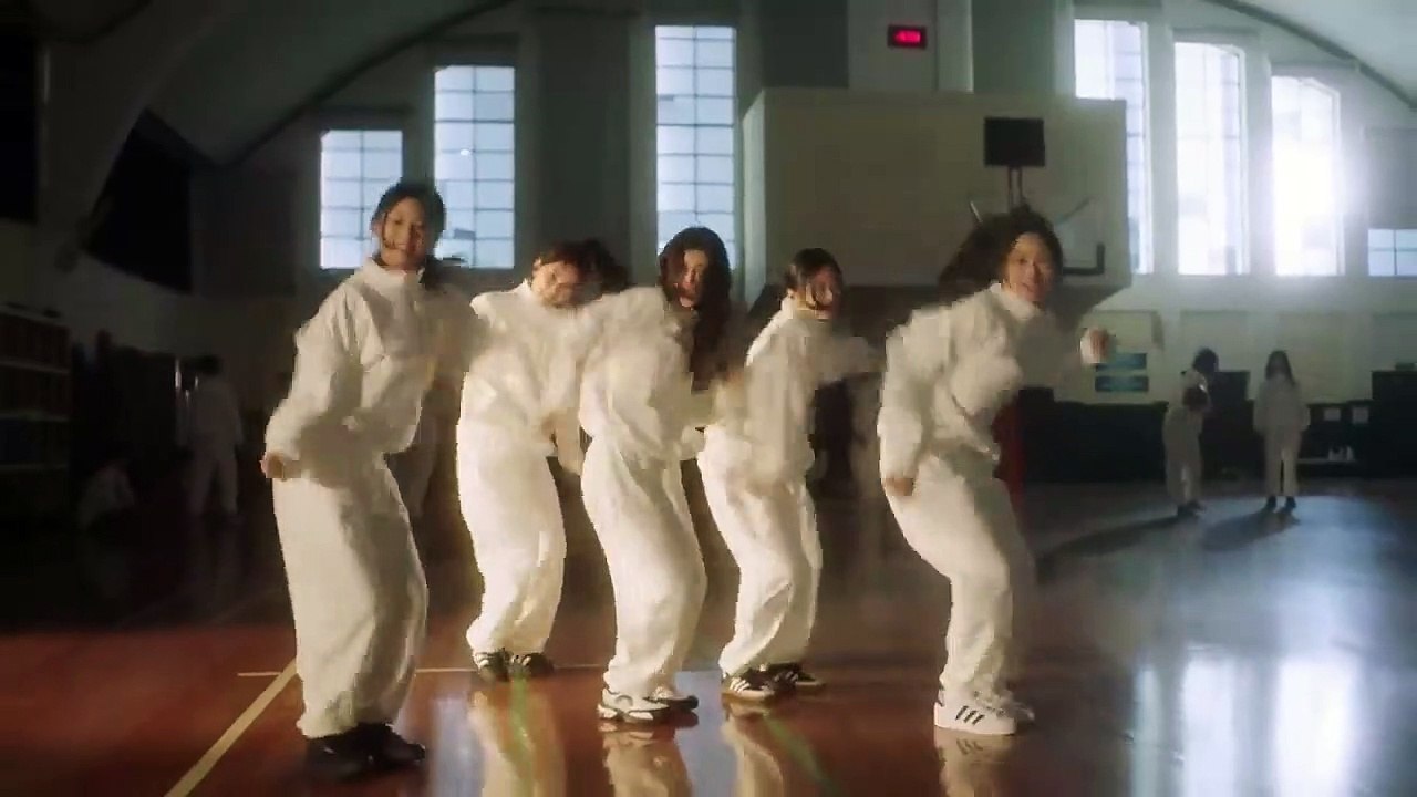 NewJeans (뉴진스) 'OMG' Official MV (Performance ver.2)