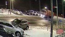 Rusya’da seyir halindeyken uyuyakalan kamyon şoförü, park halindeki araçları biçti