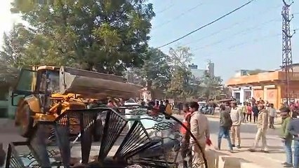 साढ़े पांच घंटे चली अतिक्रमण हटाने की कार्रवाई और तोड़ दिए इतने पक्के मकान