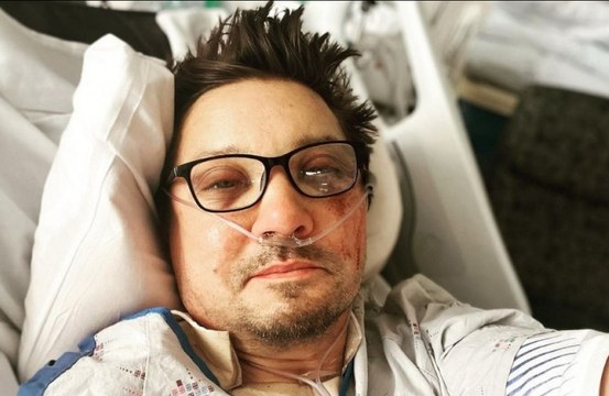 Jeremy Renner agradece fãs por 'palavras gentis' após acidente com arado de neve