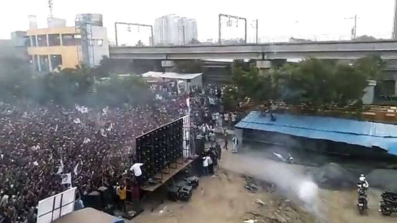 VIDEO: विजय स्टारर फिल्म वरिसु का ट्रेलर लांच को उत्सव की तरह मनाया, पहुंचे हजारों प्रशंसक