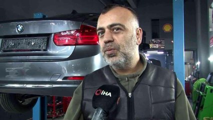 Ekspere getirilen araç motoru patlayınca yangın tüpü ile müdahale eden vatandaş o anları anlattı