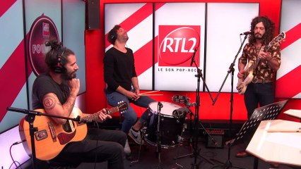 KO KO MO et Waxx interprètent "The Show Must Go On" en live dans Foudre