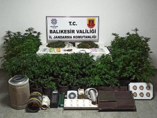 Villada uyuşturucu madde üretimi için özel düzenek kurdular